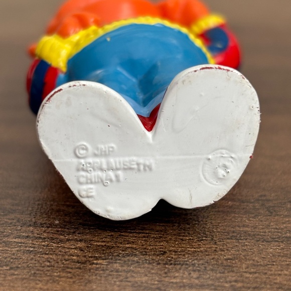 VINTAGE Sesame Street ERNIE Smiling Touching Face Applause PVC Toy Figure Topper - Picture 7 of 7